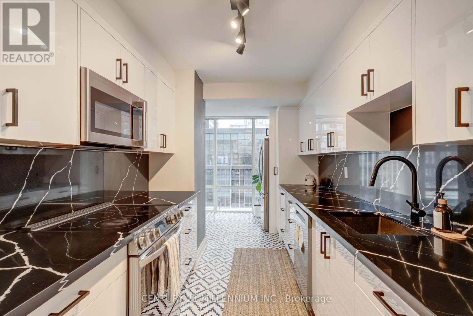 705 - 330 Rathburn Road W, Mississauga, Ontario  L5B 3Y1 - Photo 5 - W14081076