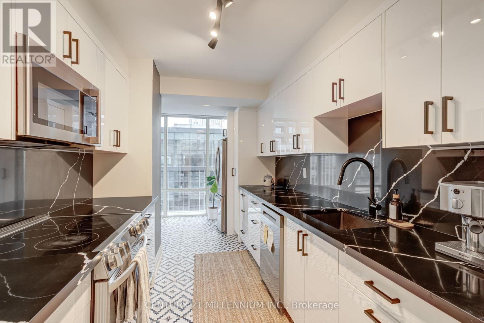 705 - 330 Rathburn Road W, Mississauga, Ontario  L5B 3Y1 - Photo 6 - W14081076