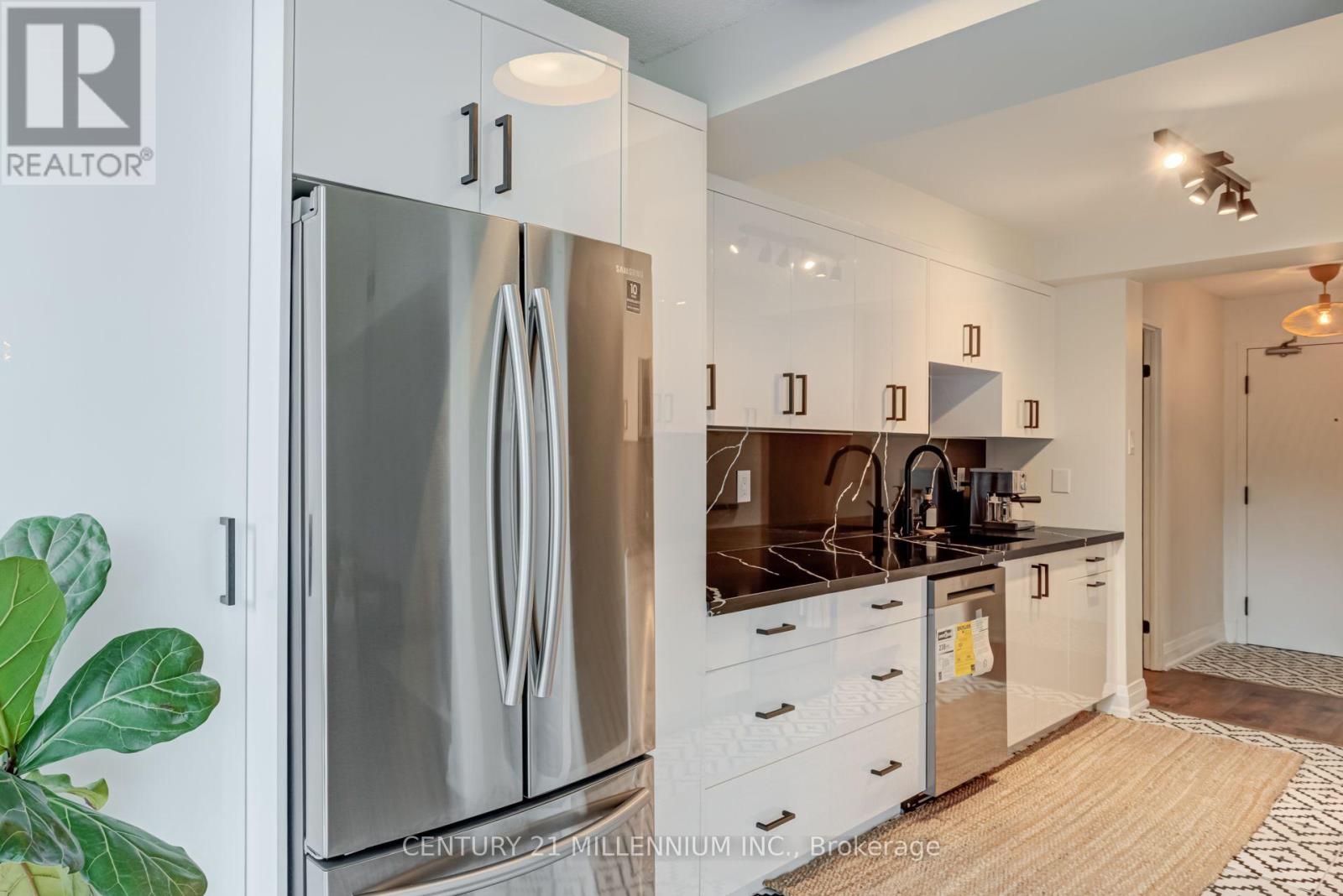 705 - 330 Rathburn Road W, Mississauga, Ontario  L5B 3Y1 - Photo 9 - W14081076