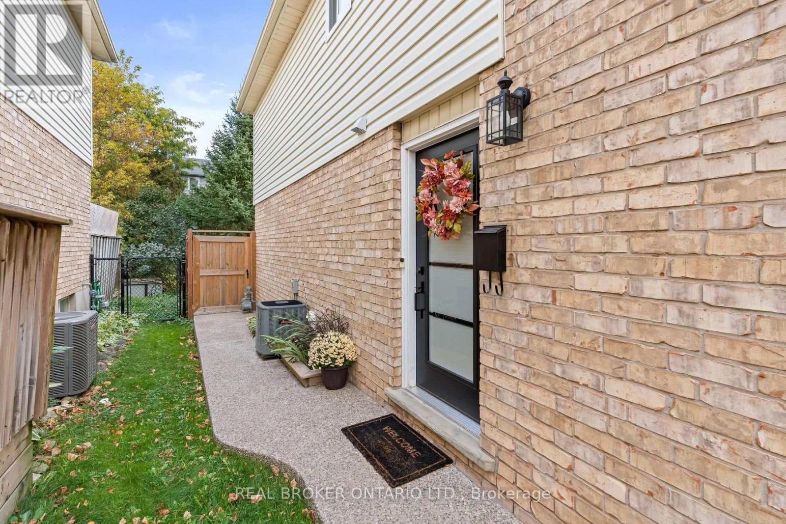 56 Danville Avenue, Halton Hills, Ontario L7J 2W2 - Photo 2 - W14081098
