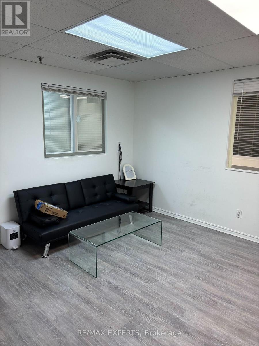 Suite 205 - 1270 Finch Avenue W, Toronto (York University Heights), Ontario  M3J 3J7 - Photo 3 - W14081178