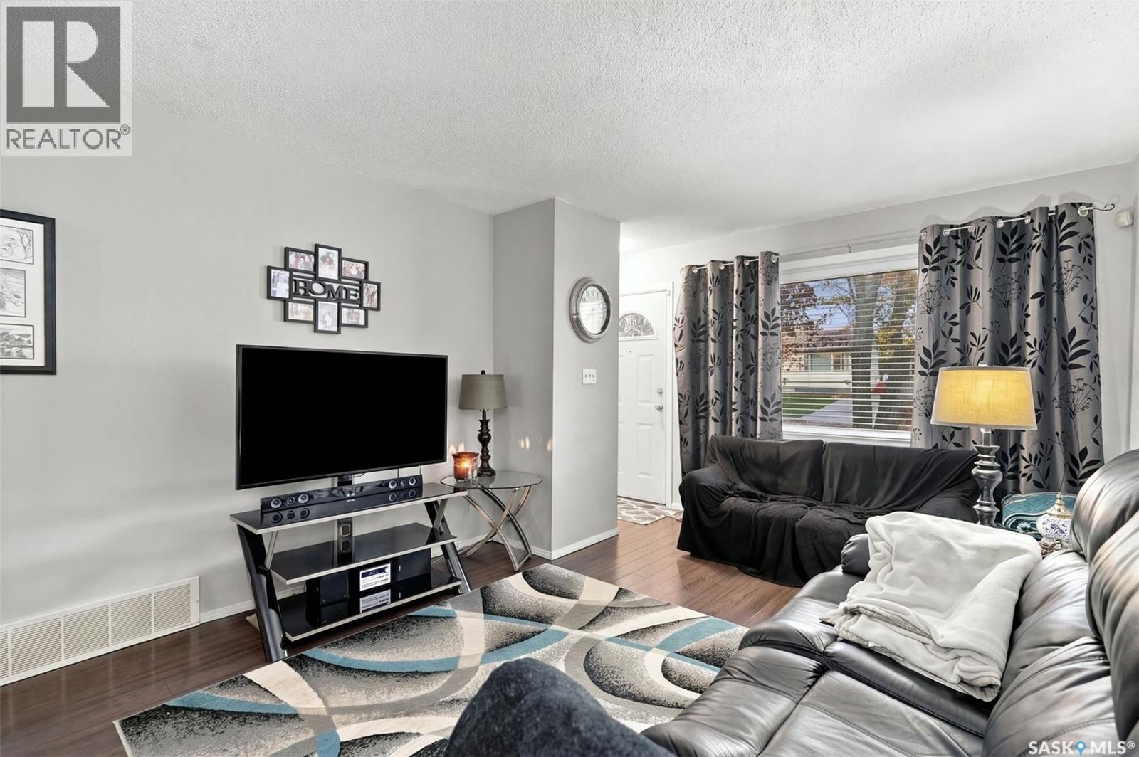 98 Magee Crescent, Regina, Saskatchewan  S4R 6K5 - Photo 5 - SK051158
