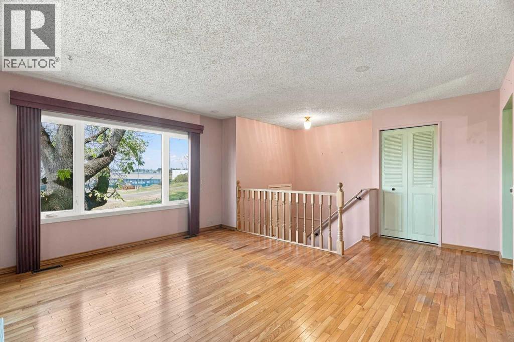 556 Lysander Drive SE, Calgary, Alberta  T2C 1L7 - Photo 5 - A2351889