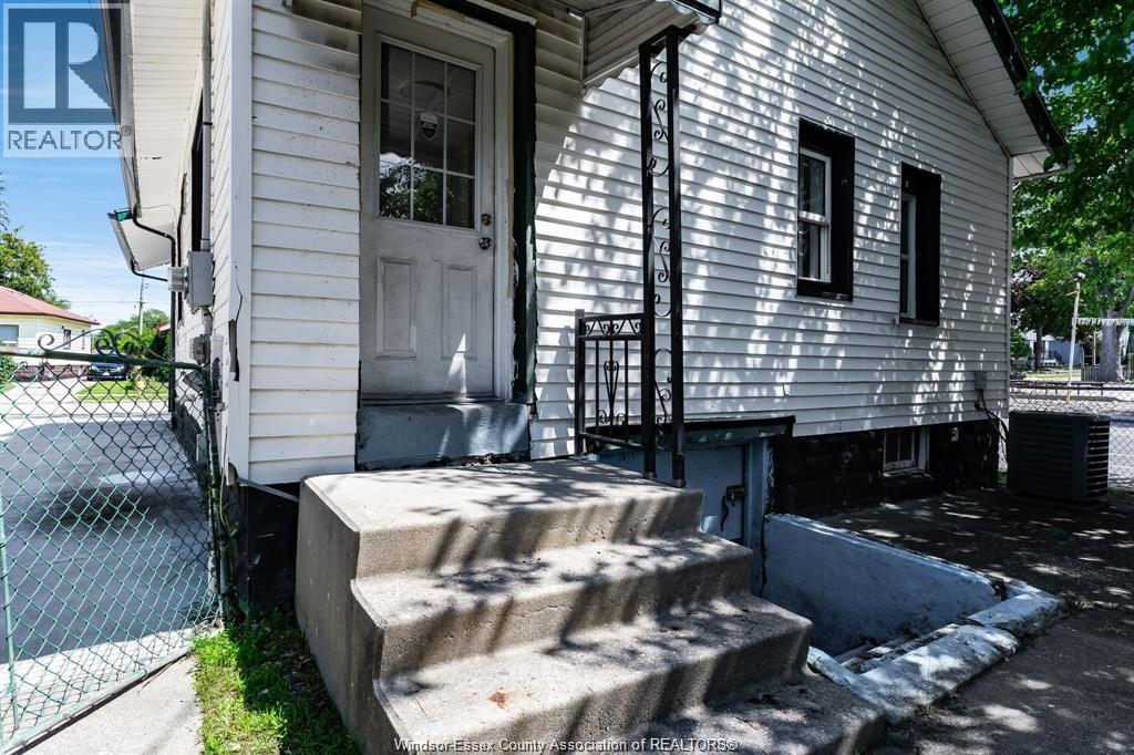 1343 Lillian, Windsor, Ontario  N8X 4A4 - Photo 3 - 26025369