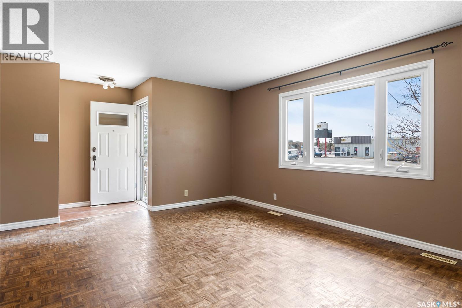 1008 7th Avenue N, Regina, Saskatchewan  S4R 0H1 - Photo 4 - SK051003