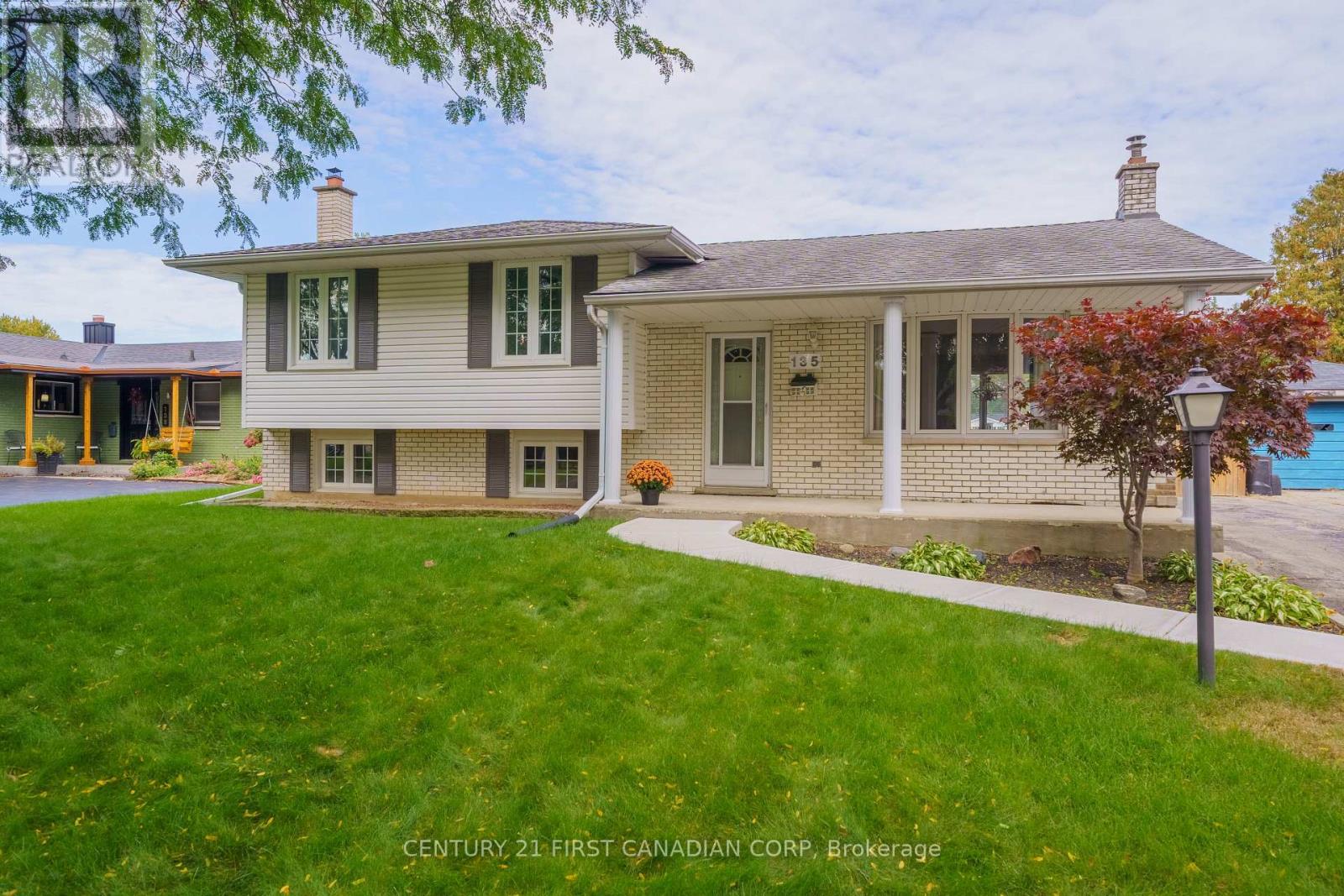 135 DOWNING CRESCENT, London South, Ontario