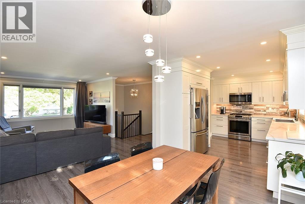 699 Castleguard Crescent, Burlington, Ontario  L7N 2W7 - Photo 17 - 40871058