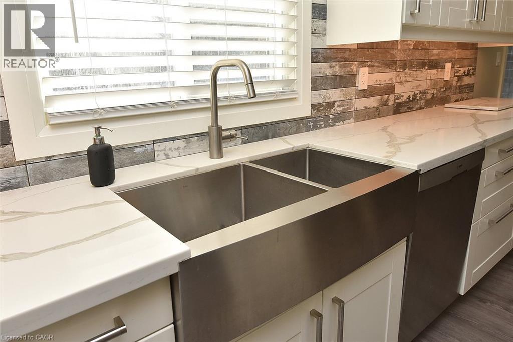 699 Castleguard Crescent, Burlington, Ontario  L7N 2W7 - Photo 22 - 40871058