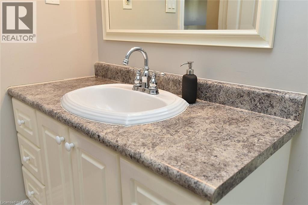 699 Castleguard Crescent, Burlington, Ontario  L7N 2W7 - Photo 43 - 40871058