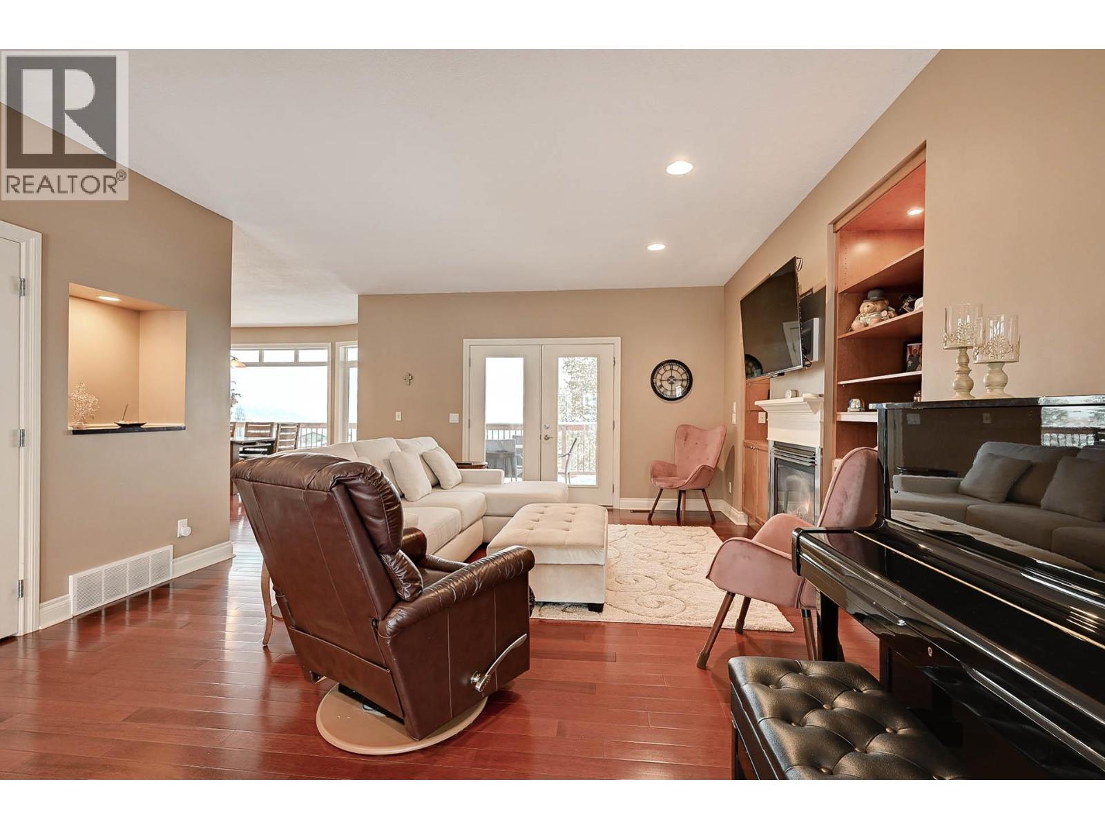 422 Azure Place, Kamloops, British Columbia  V2E 2R2 - Photo 2 - 10403691