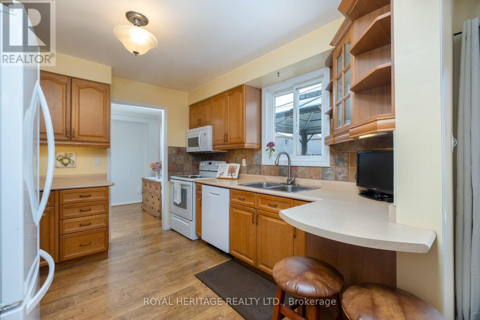 8 Dakin Drive, Ajax, Ontario L1T 2R7 - Photo 14 - E14081262
