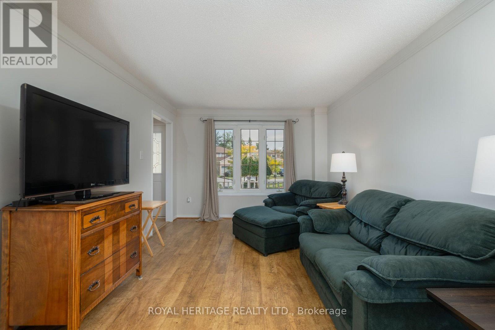 8 Dakin Drive, Ajax, Ontario L1T 2R7 - Photo 18 - E14081262