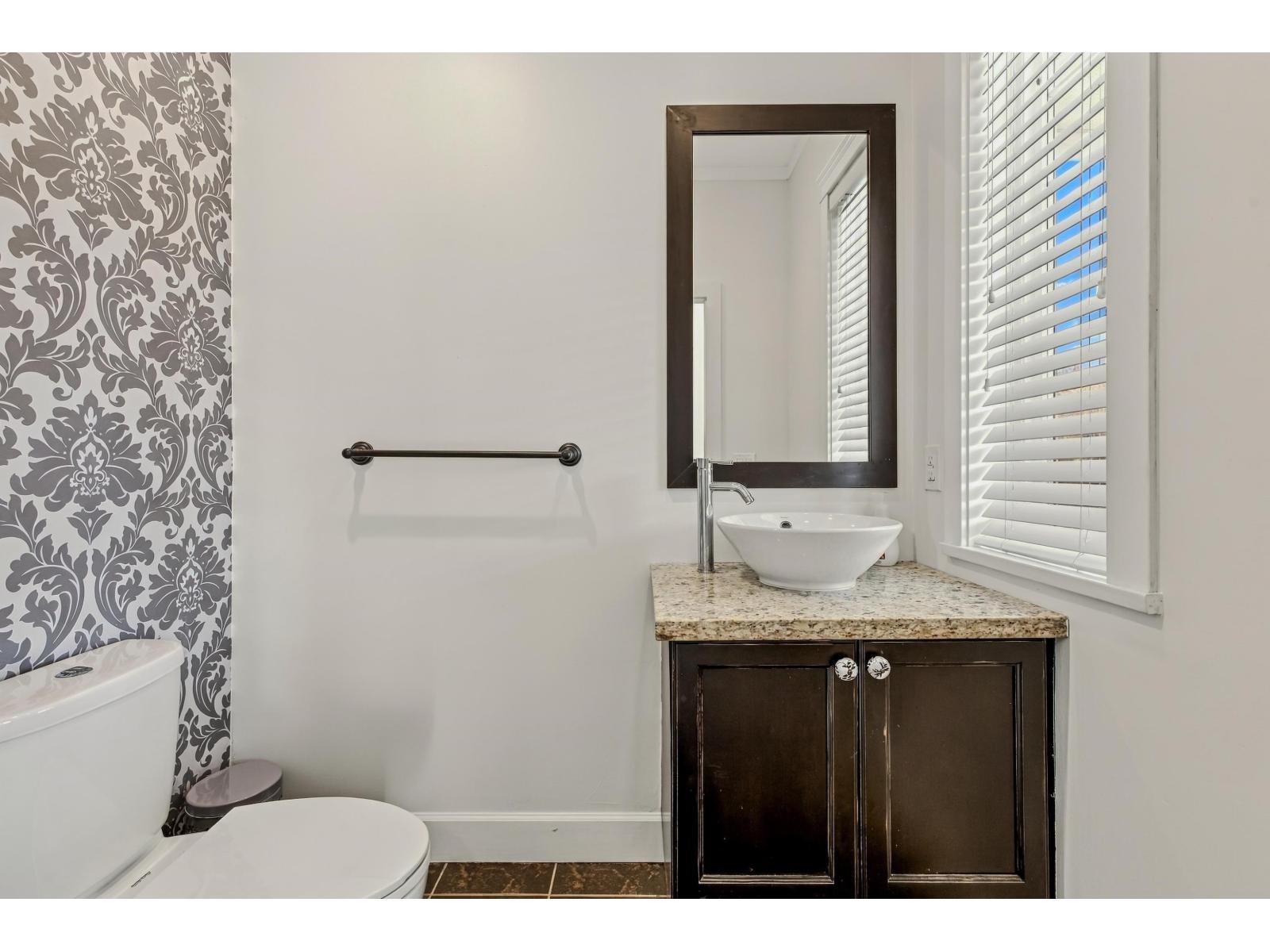 35159 Mcewen Avenue, Mission, British Columbia  V2V 6R4 - Photo 8 - R3152344