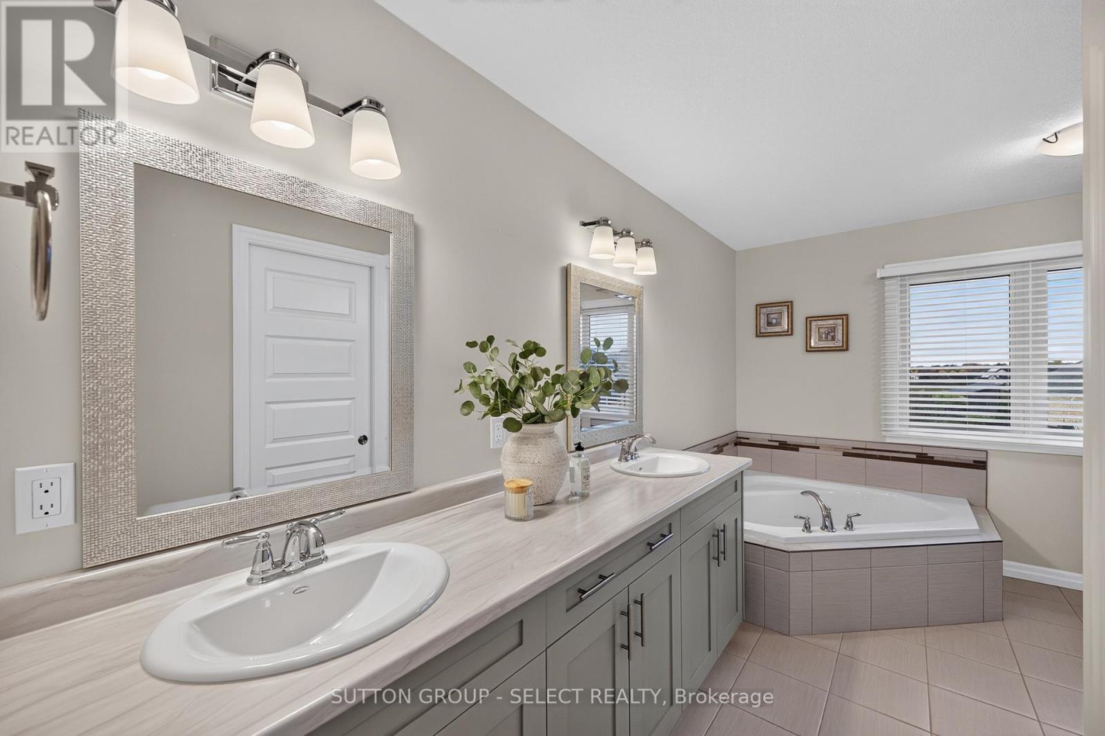 102 Timberwalk Trail, Middlesex Centre, Ontario  N0M 2A0 - Photo 20 - X14081430