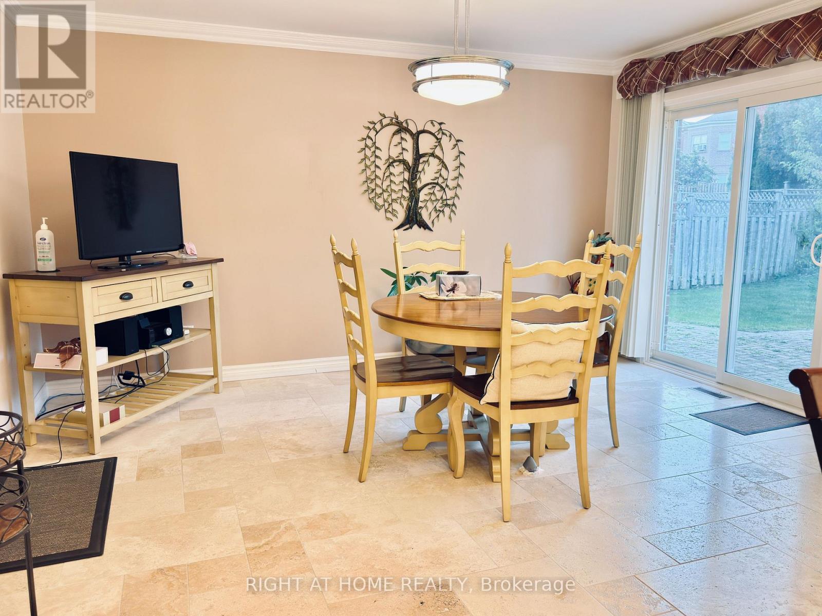 6 Cowles Court, Richmond Hill (Mill Pond), Ontario  L4C 9A7 - Photo 8 - N14081426