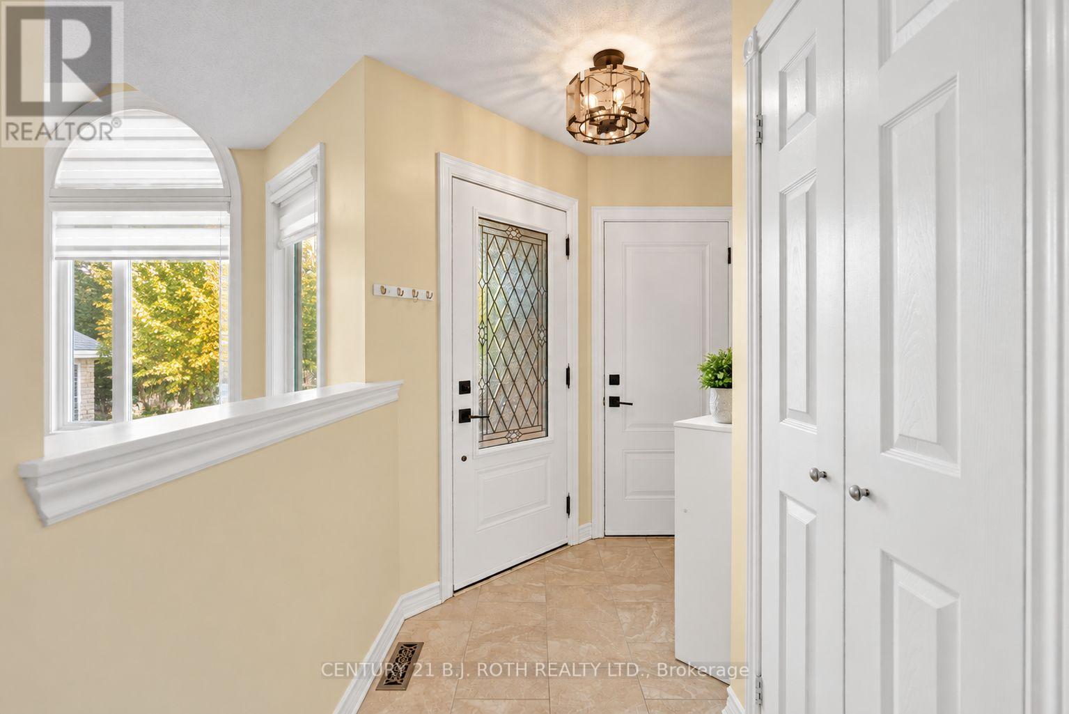 237 Pringle Drive, Barrie (Edgehill Drive), Ontario  L4N 0P4 - Photo 4 - S14081382