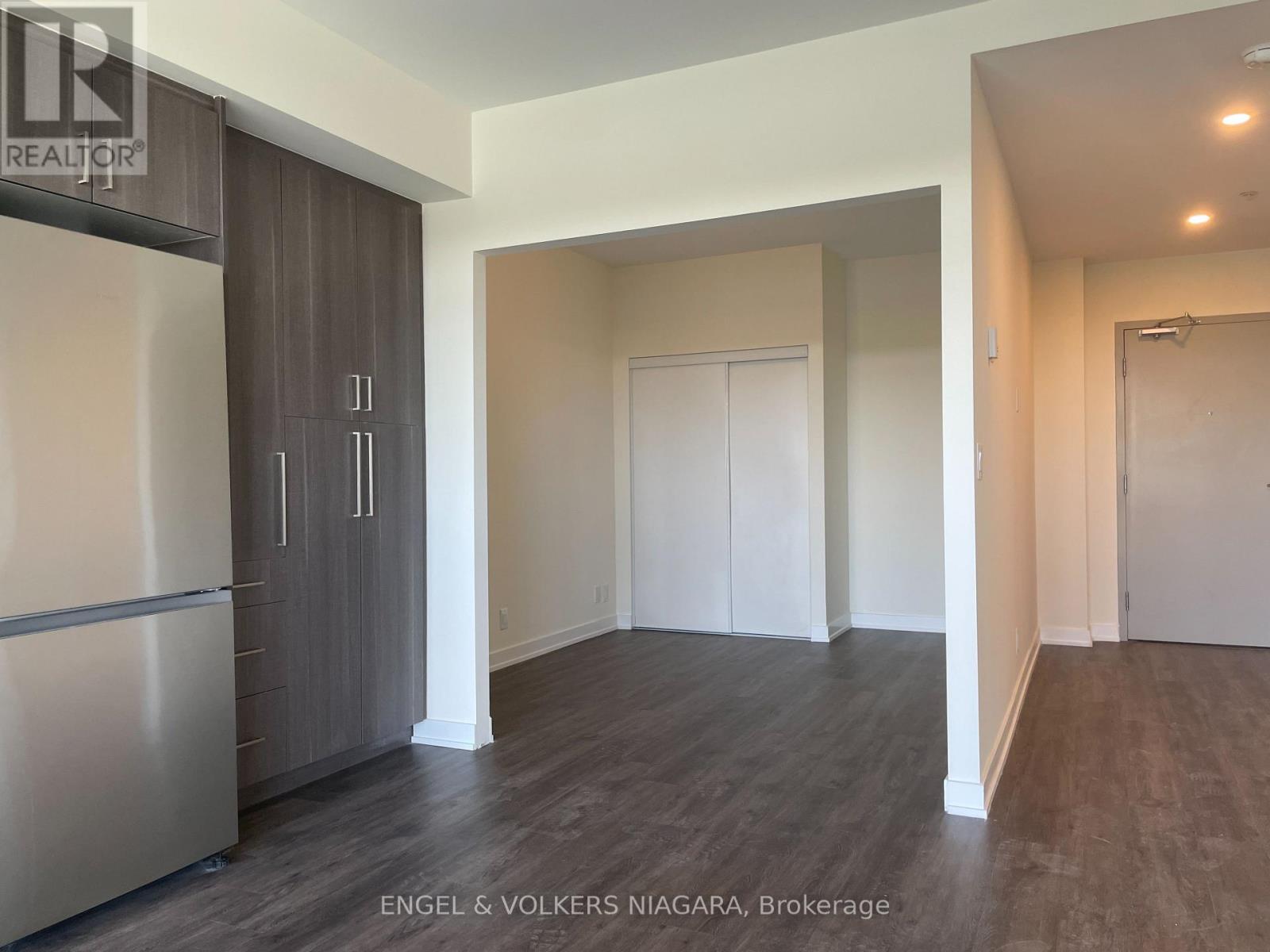 528 - 350 Prince Charles Drive S, Welland (Broadway), Ontario  L3C 0L6 - Photo 2 - X14081390