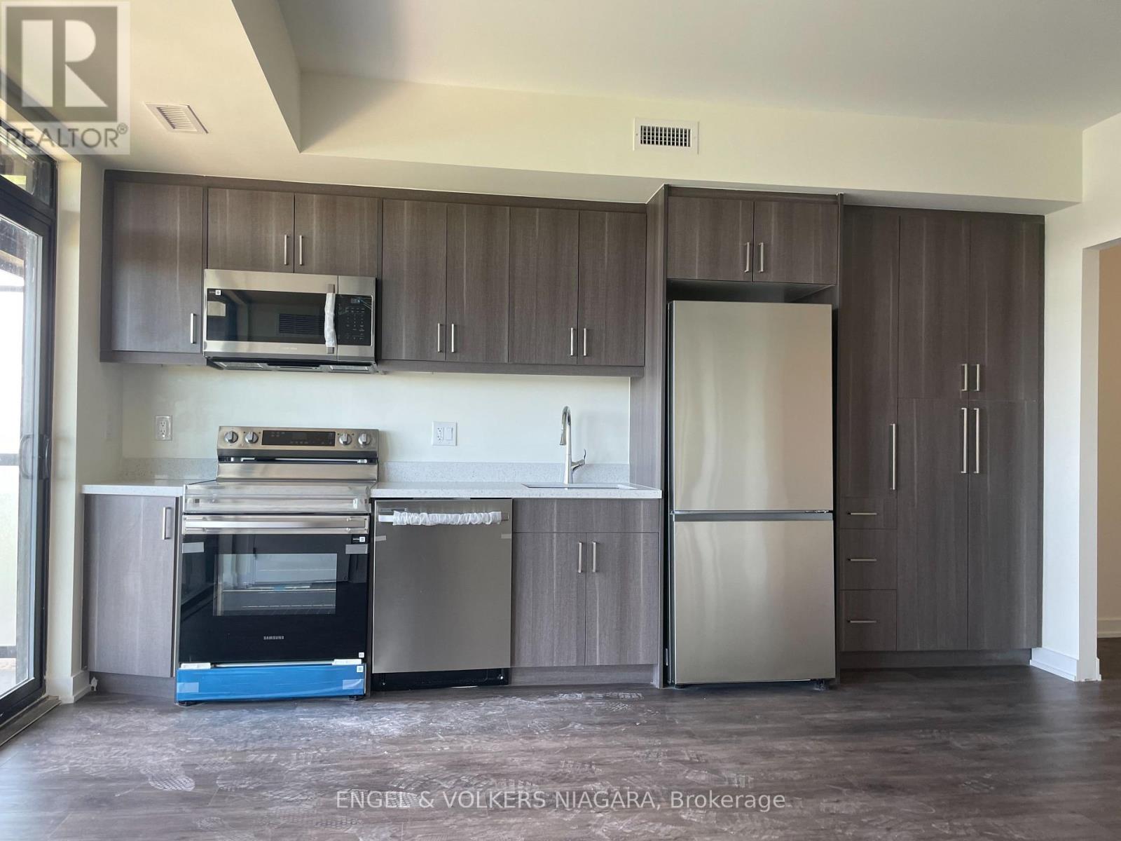 528 - 350 Prince Charles Drive S, Welland (Broadway), Ontario  L3C 0L6 - Photo 4 - X14081390