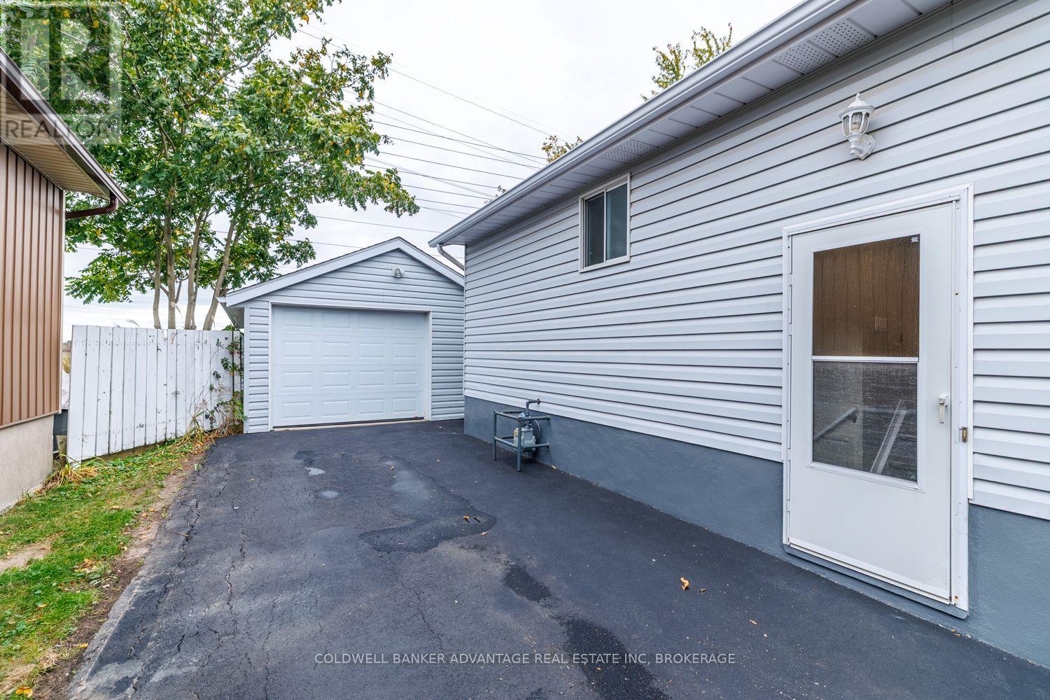 27 Chantal Court, Welland, Ontario  L3B 5V3 - Photo 4 - X14081458
