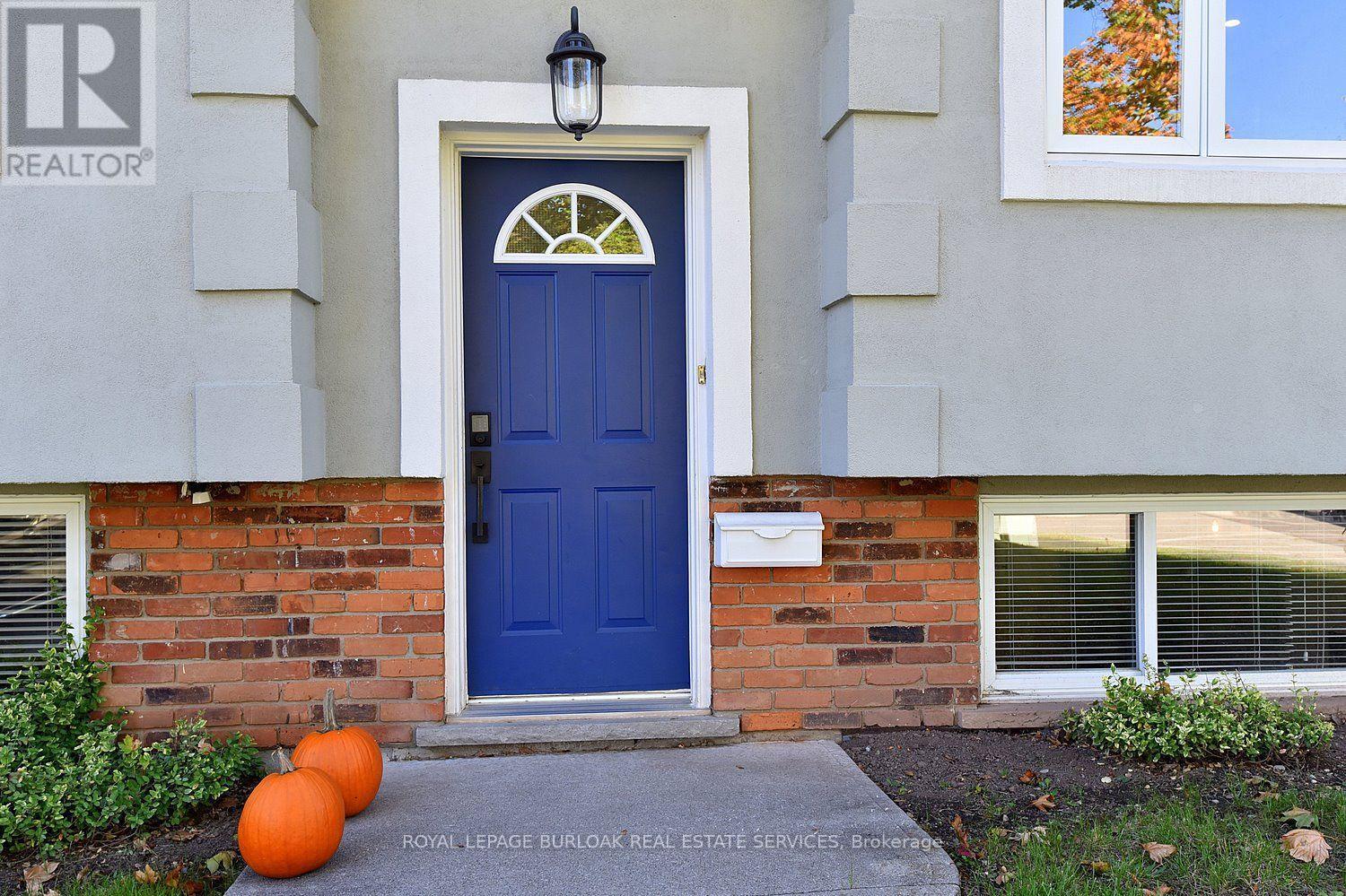699 Castleguard Crescent, Burlington, Ontario  L7N 2W7 - Photo 3 - W14081280