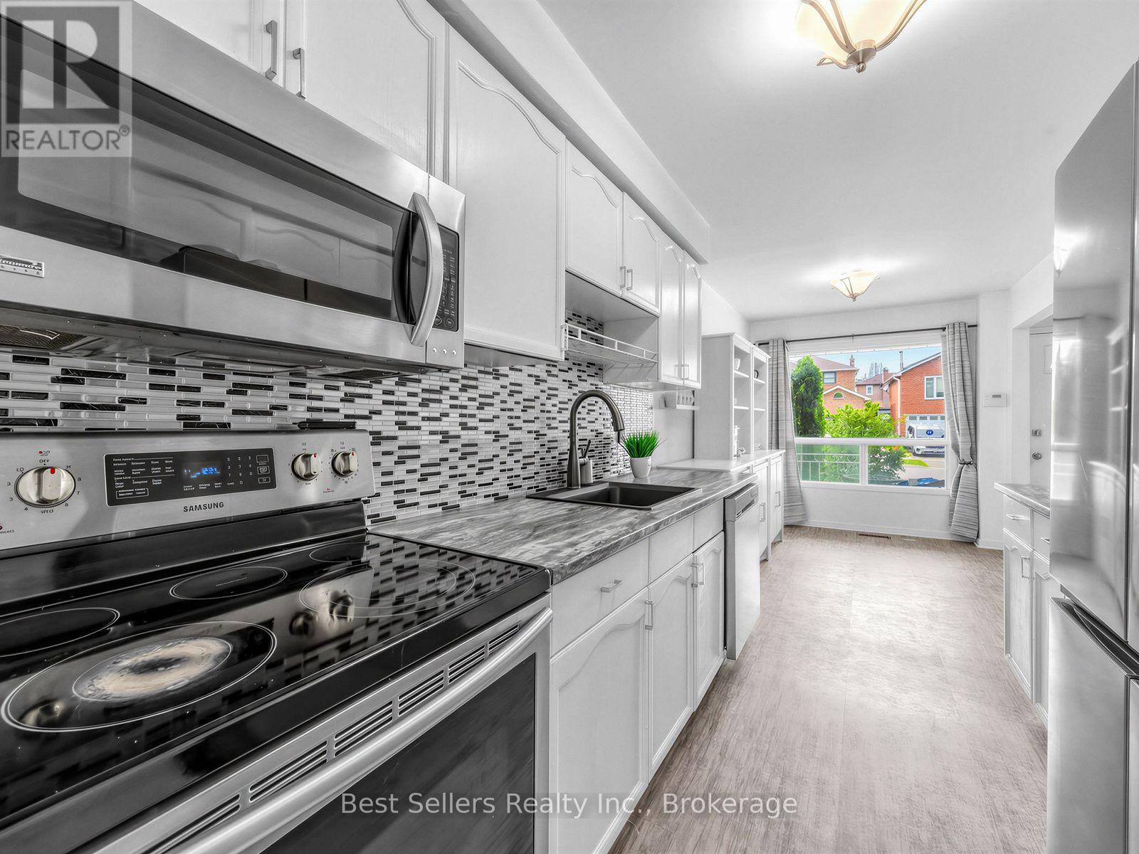 234 Lech Walesa Drive, Mississauga (Fairview), Ontario  L5B 3H3 - Photo 11 - W14081438