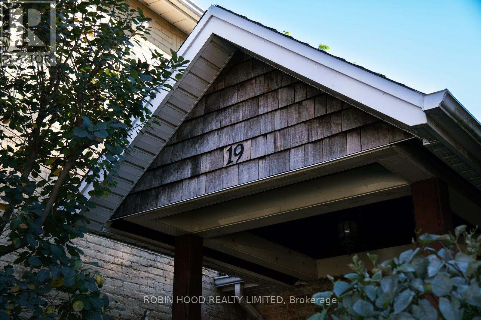 19 Court Street, St. Catharines, Ontario  L2R 4R5 - Photo 2 - X14081410