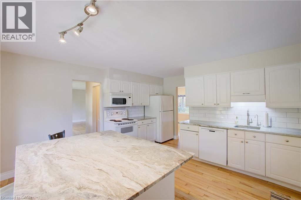 24 Valewood Place, Kitchener, Ontario  N2H 4N6 - Photo 17 - 40871405