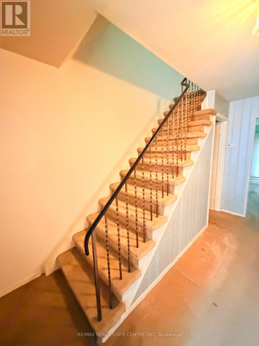 1028 Bridletowne Circle, Toronto, Ontario  M1W 2H8 - Photo 4 - E13734884