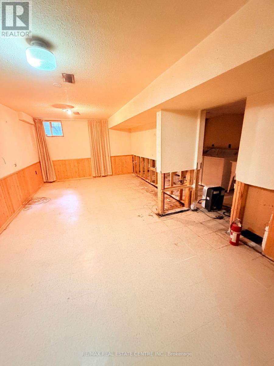 1028 Bridletowne Circle, Toronto, Ontario  M1W 2H8 - Photo 9 - E13734884