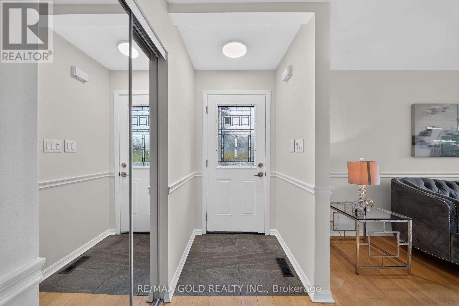 722 Balmoral Drive, Brampton (Avondale), Ontario  L6T 1X4 - Photo 5 - W14080990