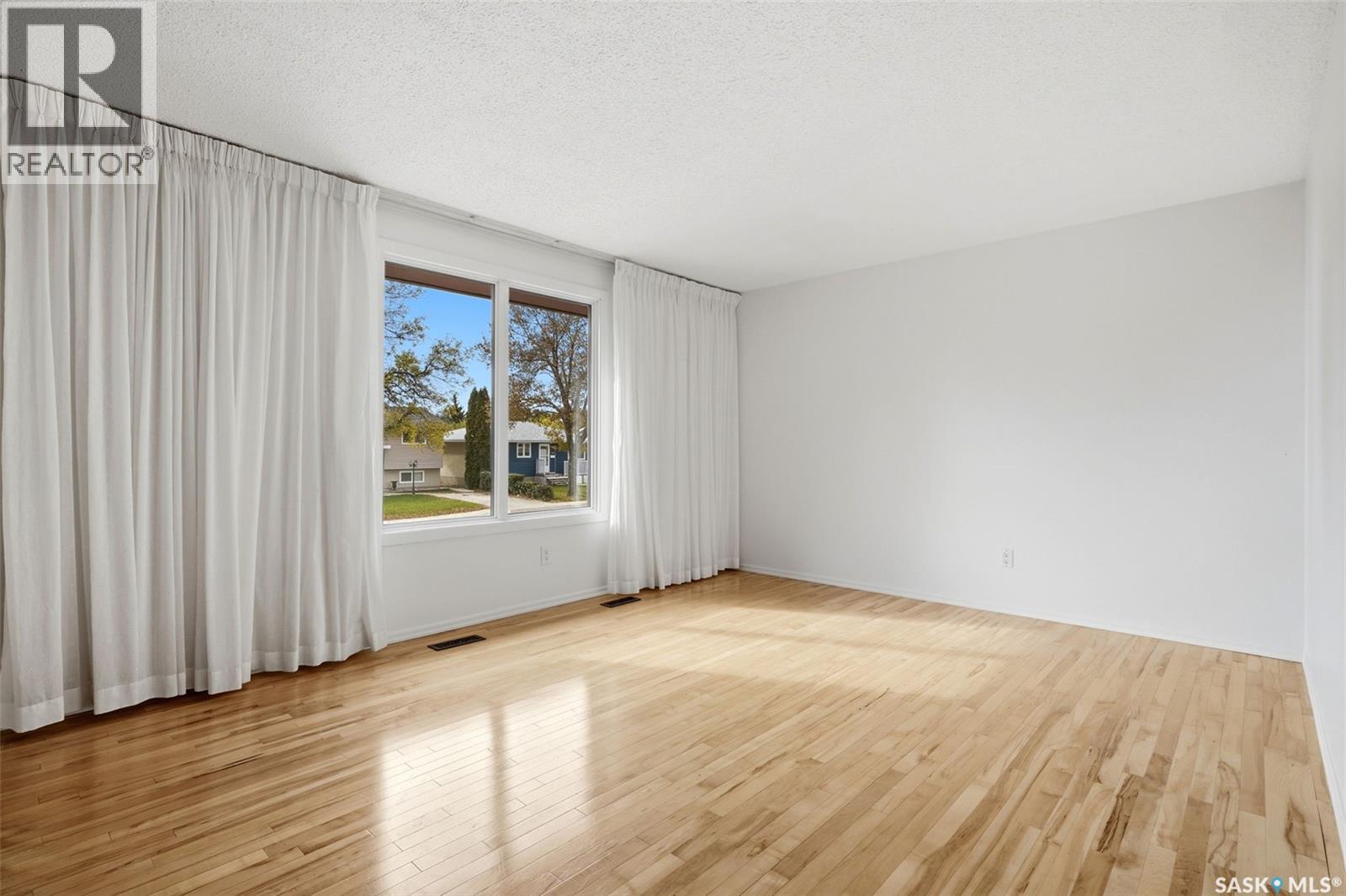 98 Read Avenue, Regina, Saskatchewan  S4T 6P8 - Photo 4 - SK051113