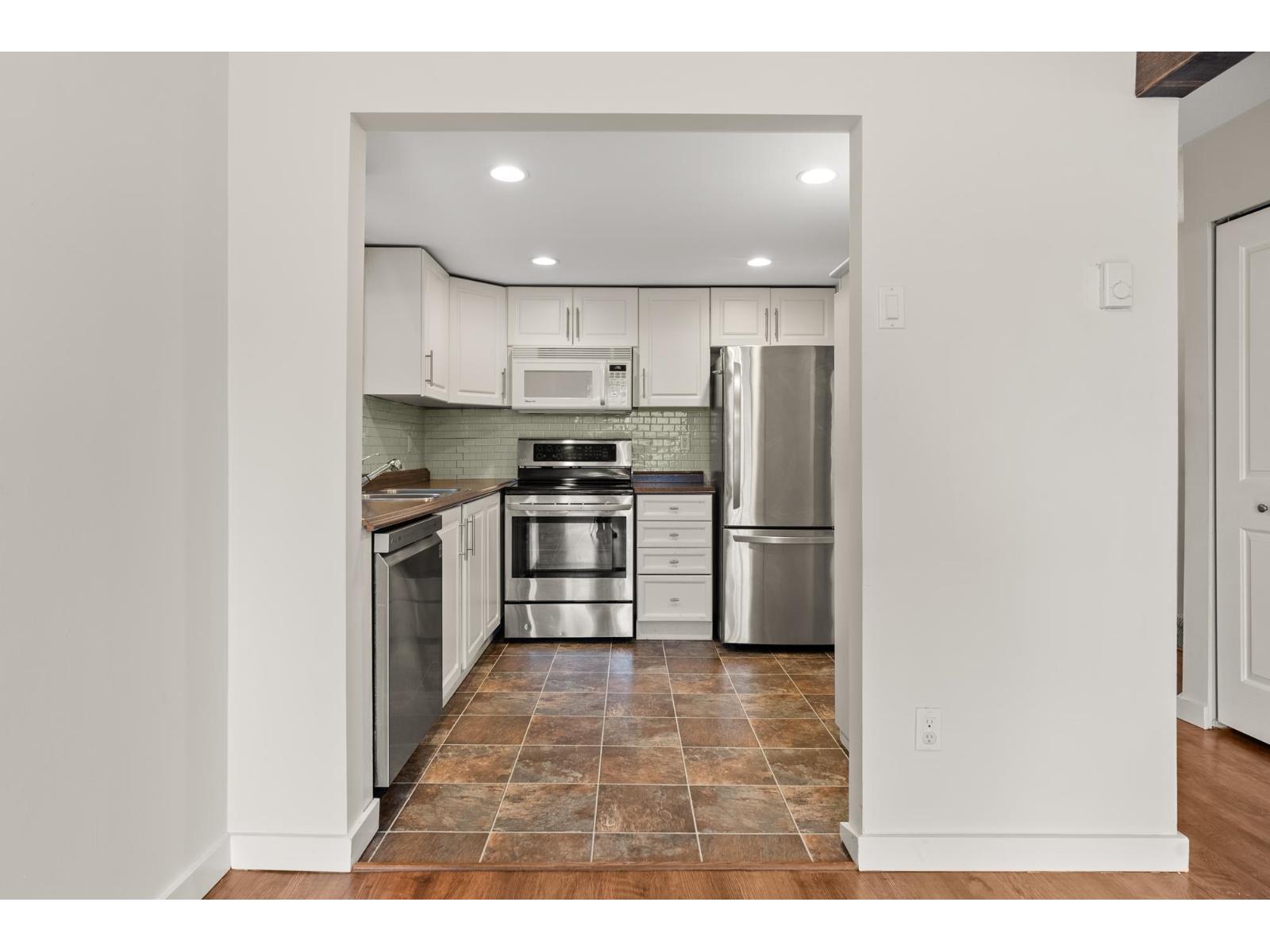 232 Davis Crescent, Langley, British Columbia  V4W 3K7 - Photo 8 - R3175352