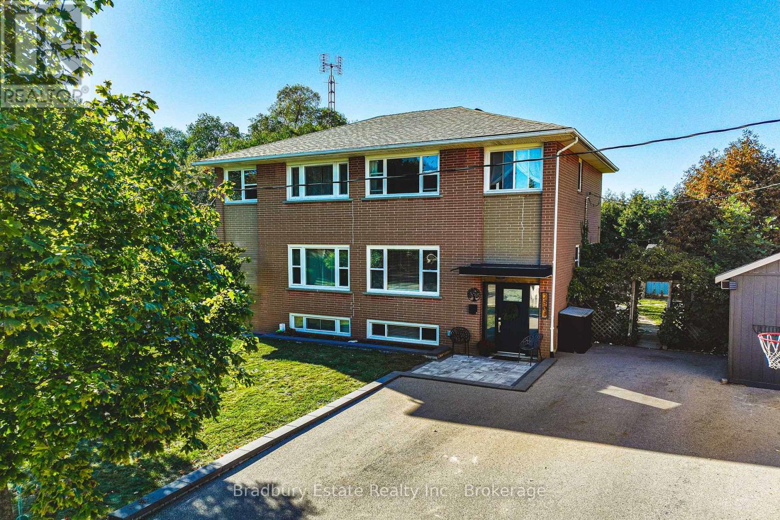 2301 BARCLAY ROAD, Burlington, Ontario