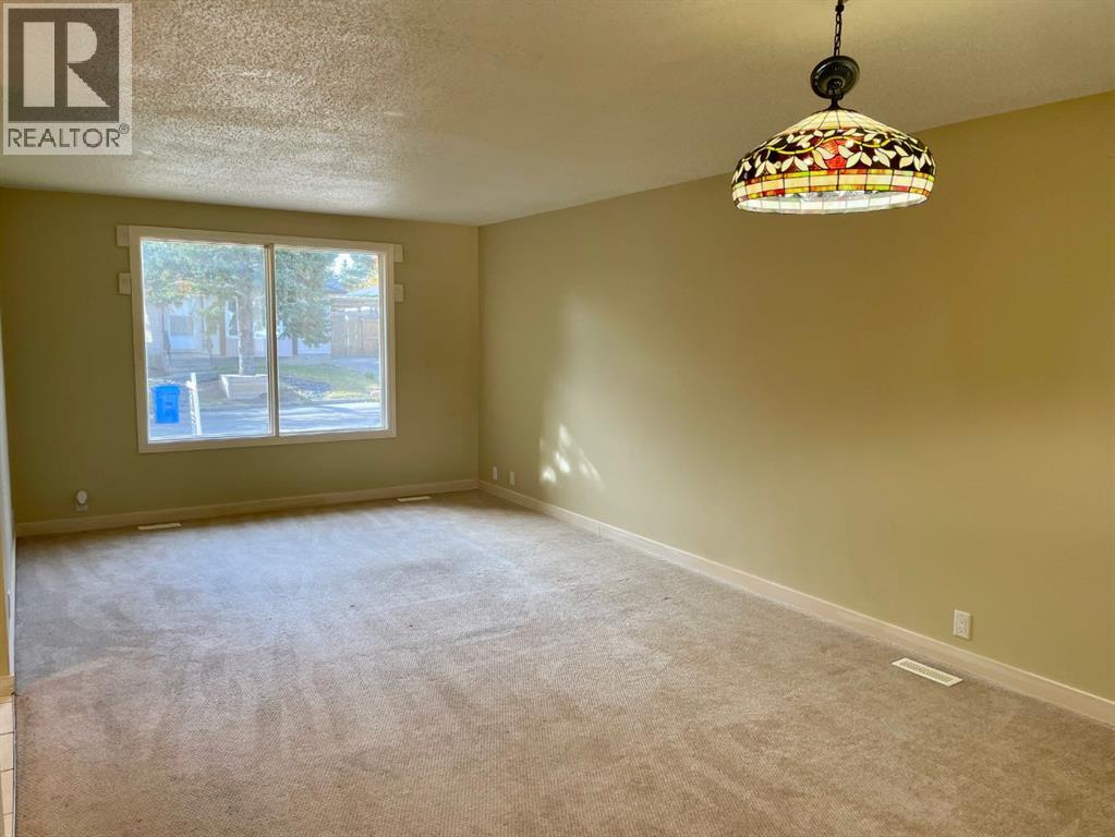 247 Bracewood Road SW, Calgary, Alberta  T2W 3C2 - Photo 13 - A2346722
