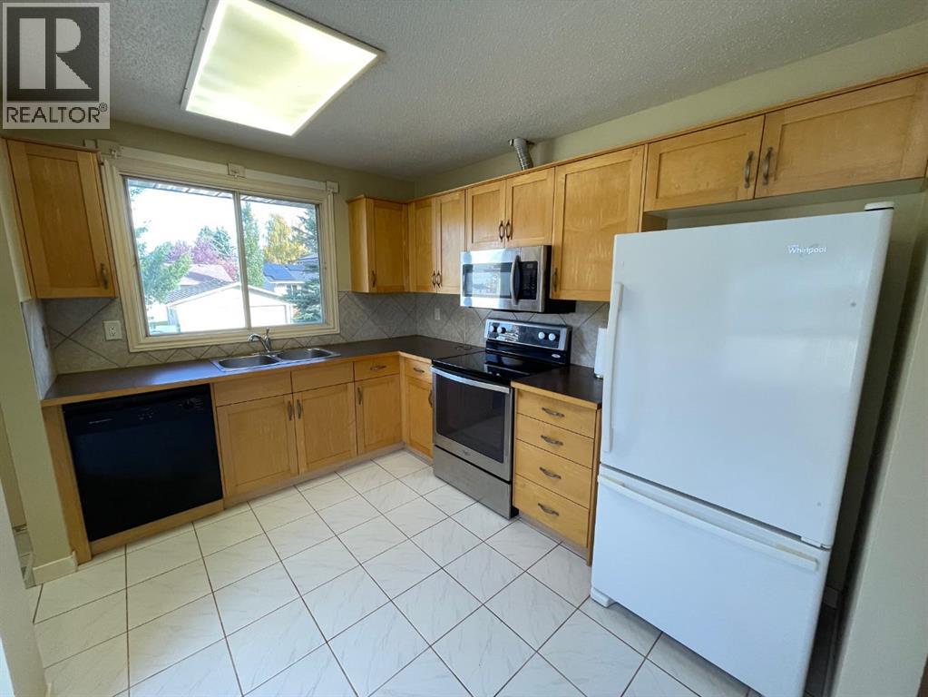 247 Bracewood Road SW, Calgary, Alberta  T2W 3C2 - Photo 8 - A2346722