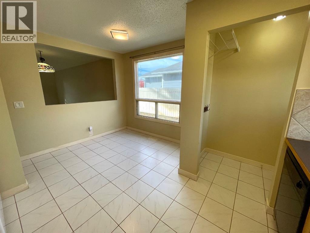 247 Bracewood Road SW, Calgary, Alberta  T2W 3C2 - Photo 10 - A2346722