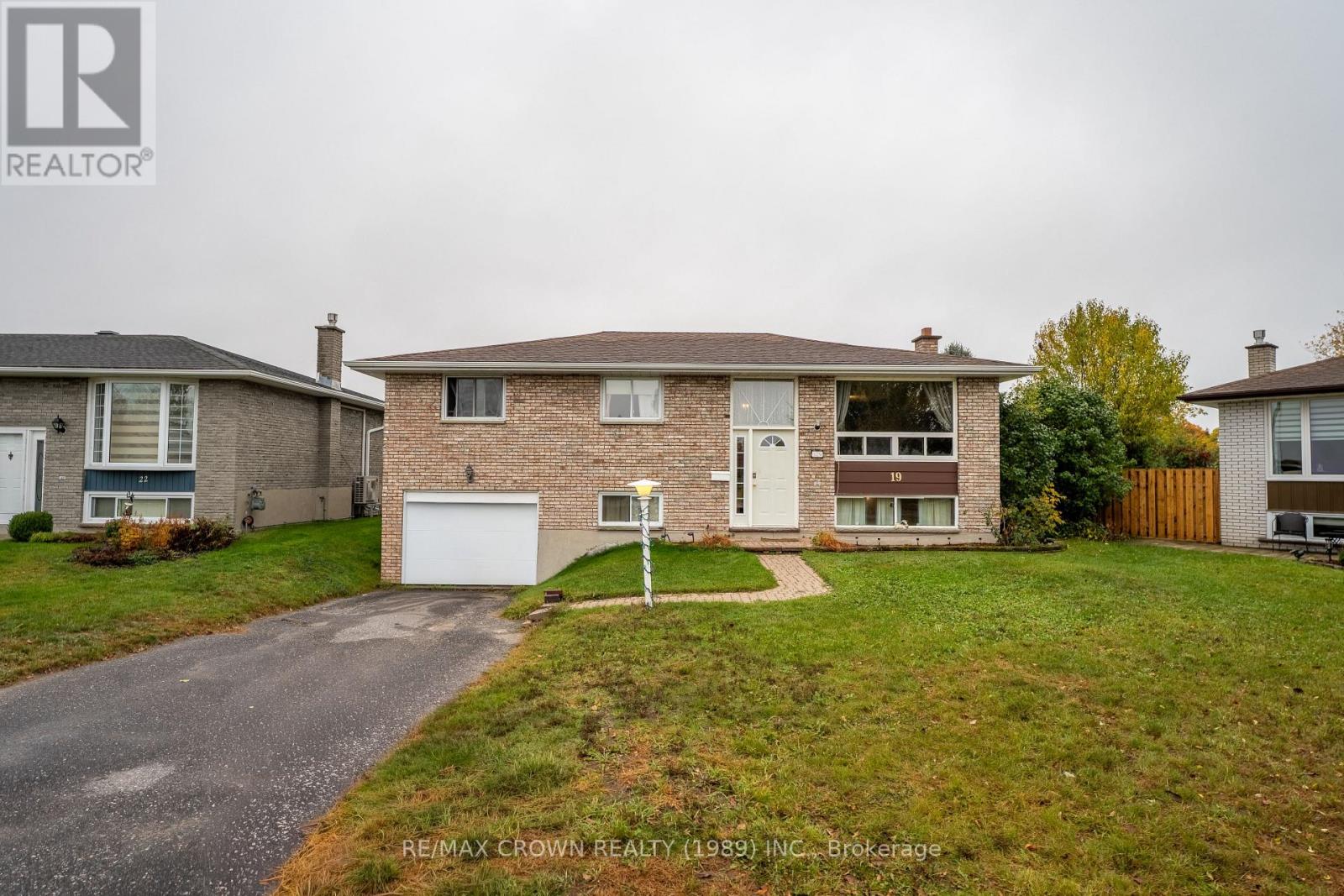19 KNOX COURT, North Bay, Ontario