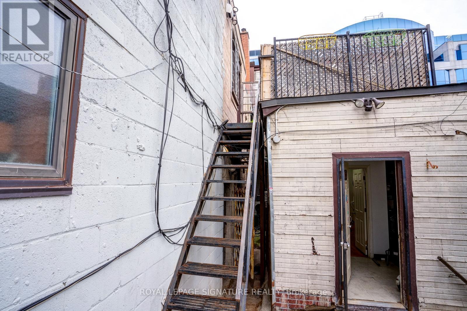 Upper/rear - 926 King Street W, Toronto (Niagara), Ontario  M5V 1P5 - Photo 9 - C14081716