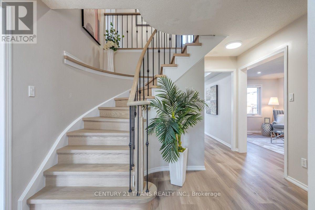 20 Millstone Crescent, Whitby, Ontario  L1R 1T4 - Photo 7 - E14081640