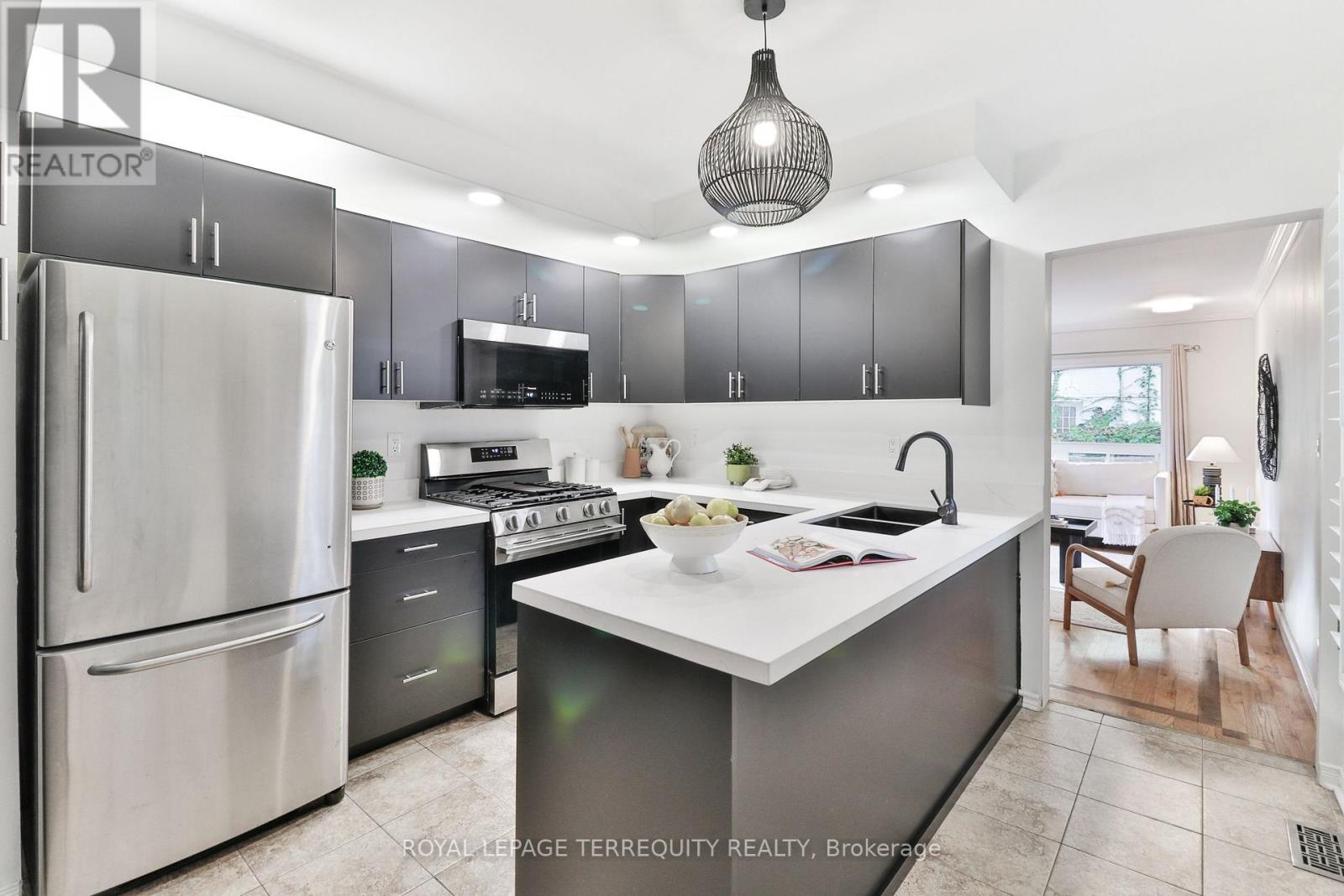 312 Kenilworth Avenue, Toronto, Ontario  M4L 3S8 - Photo 16 - E14081690