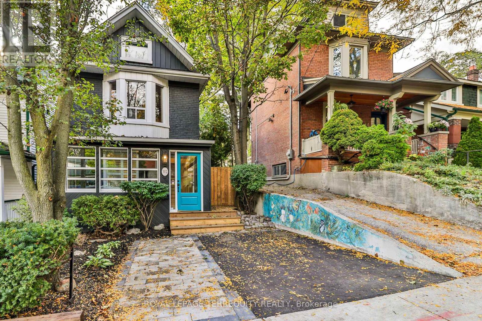 312 Kenilworth Avenue, Toronto, Ontario  M4L 3S8 - Photo 5 - E14081690