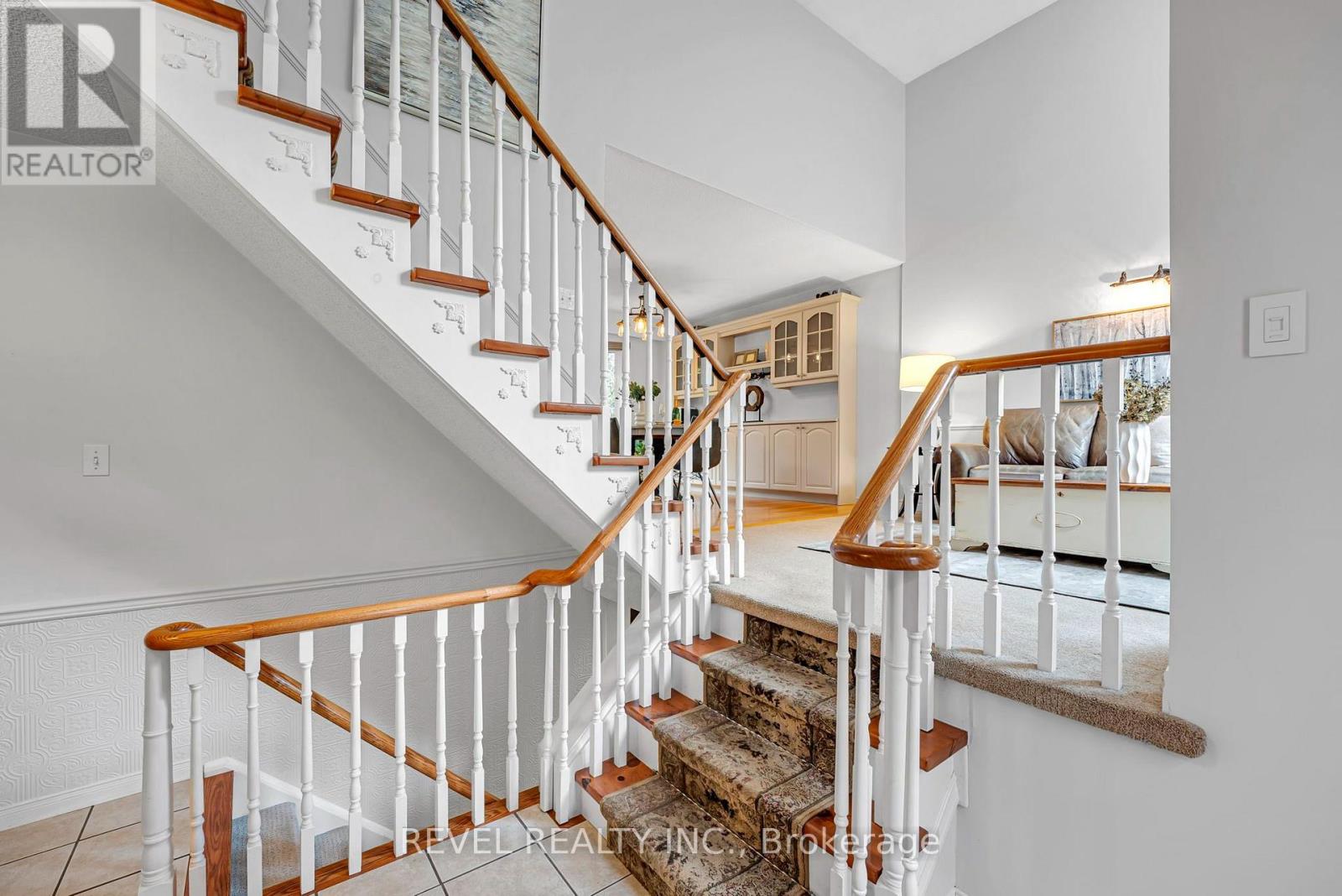 806 Linden Court, Whitby, Ontario  L1N 6S8 - Photo 2 - E14081730