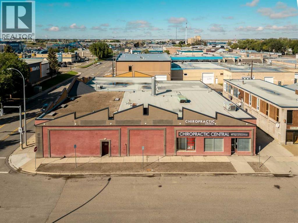 202 12c Street N, Lethbridge, Alberta  T1H 2M7 - Photo 1 - A2351030