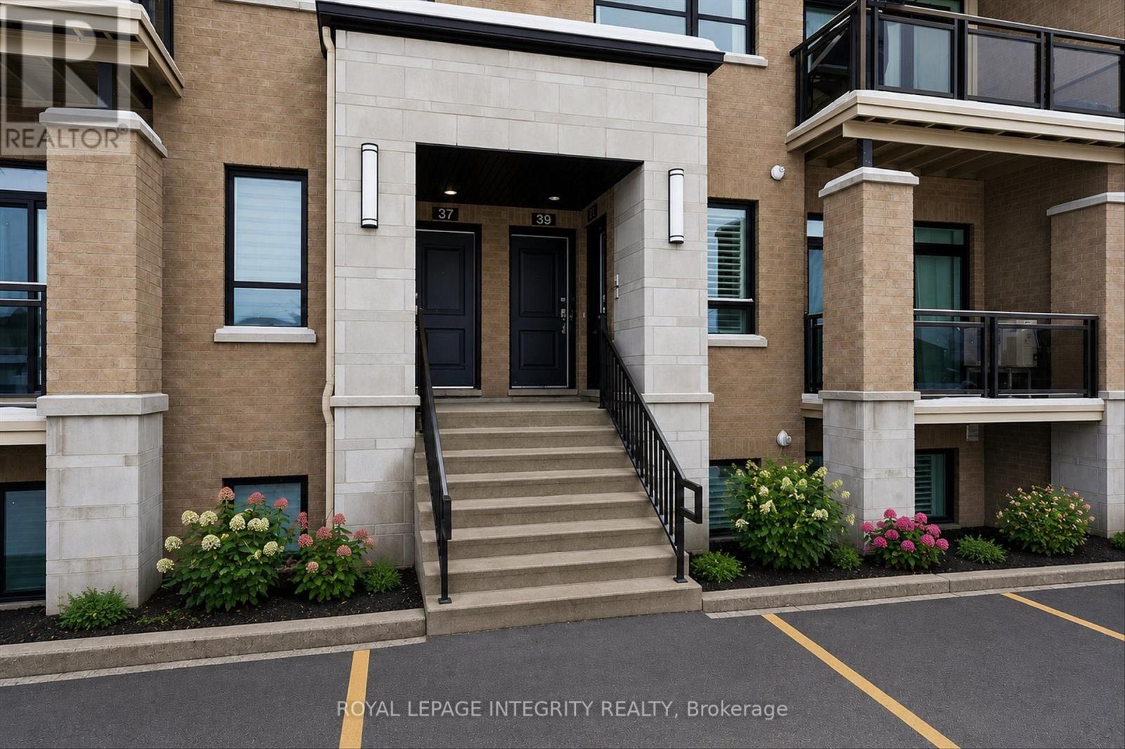 359 Axis Way, Ottawa, Ontario K1W 0L7 - Photo 2 - X14081838