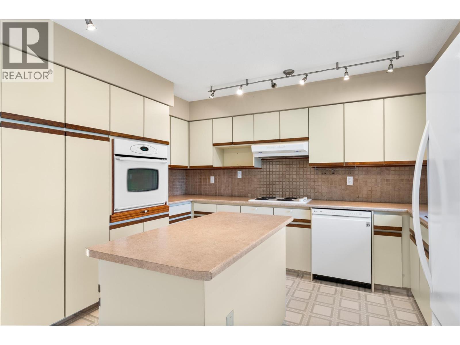 172 Michael Way, Kamloops, British Columbia  V2H 1L3 - Photo 6 - 10403594