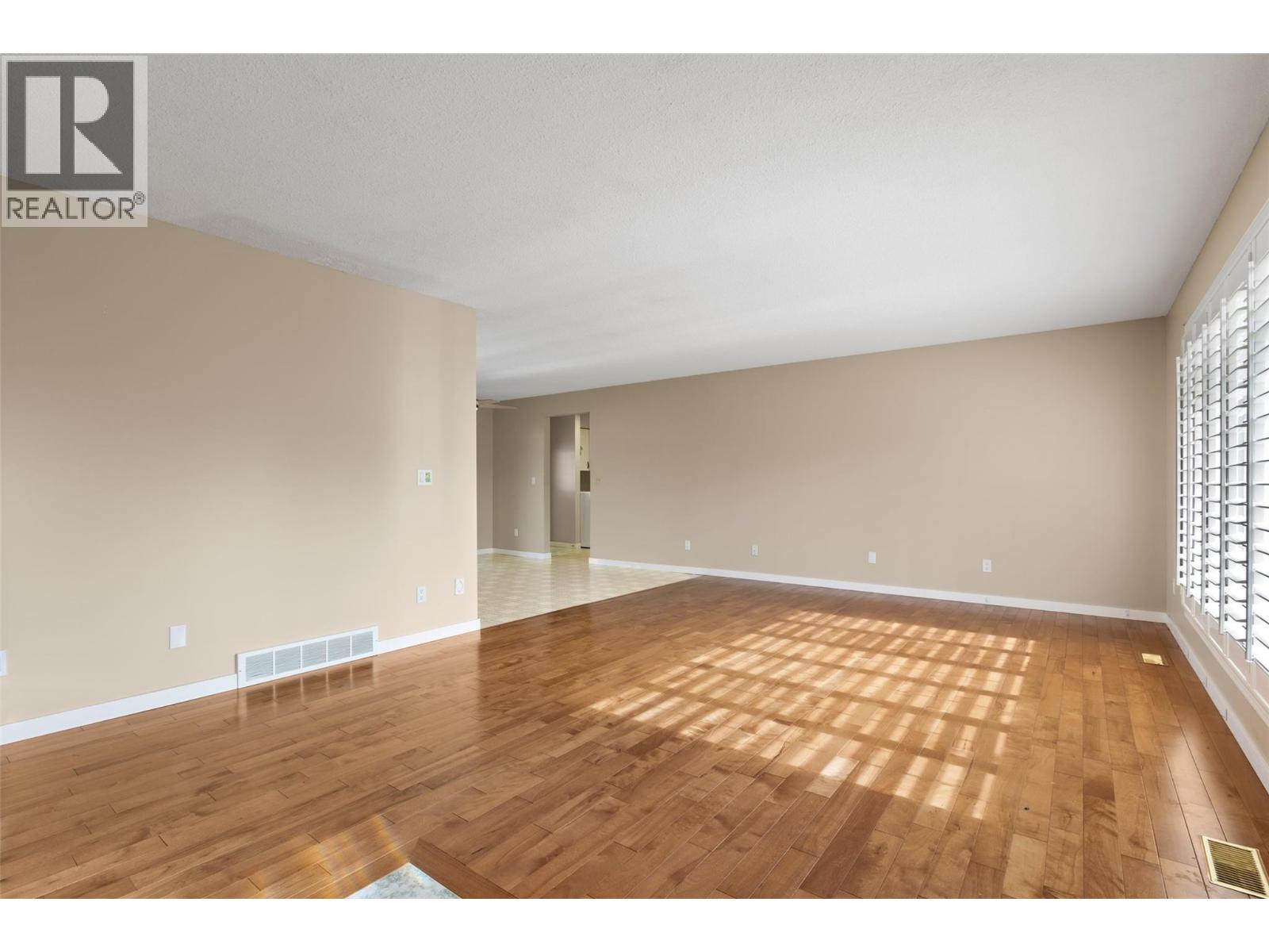 172 Michael Way, Kamloops, British Columbia  V2H 1L3 - Photo 3 - 10403594