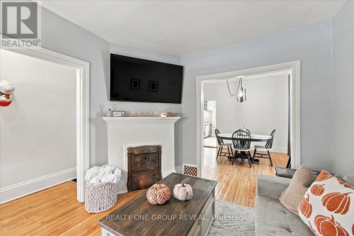 27 Ross Street, Barrie, Ontario  L4N 1E8 - Photo 10 - S14081672