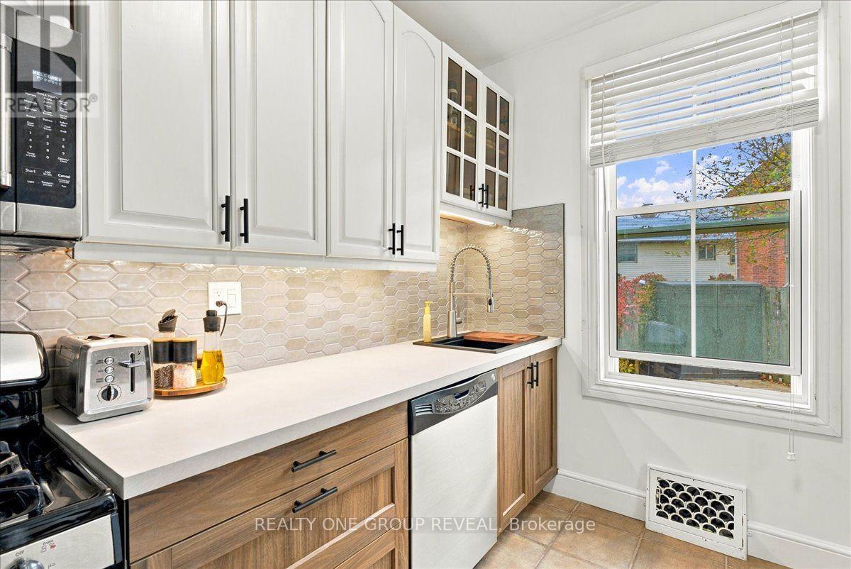 27 Ross Street, Barrie, Ontario  L4N 1E8 - Photo 17 - S14081672