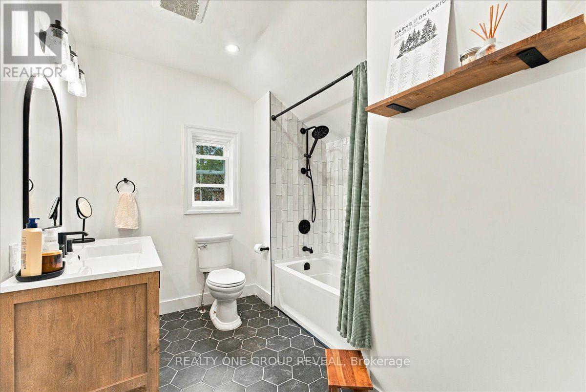 27 Ross Street, Barrie, Ontario  L4N 1E8 - Photo 31 - S14081672