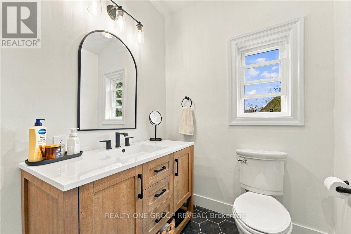 27 Ross Street, Barrie, Ontario  L4N 1E8 - Photo 33 - S14081672